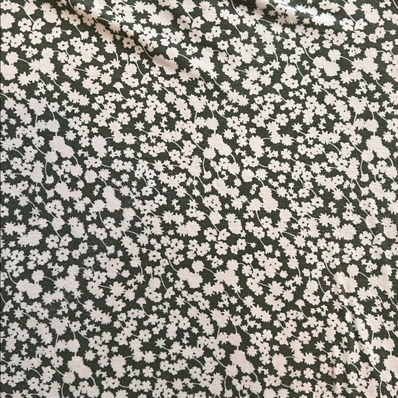 Old Navy Olive Green and Cream Floral Luxe 3/4 Sleeve Scoop Neck Top-size M, EUC - Picture 3 of 6